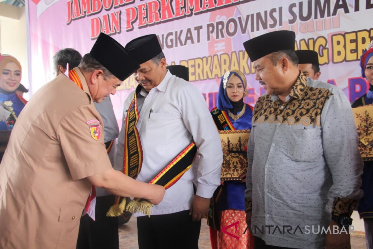 Wali Kota Solok terima anugerah Ayah-Bunda GenRe Award