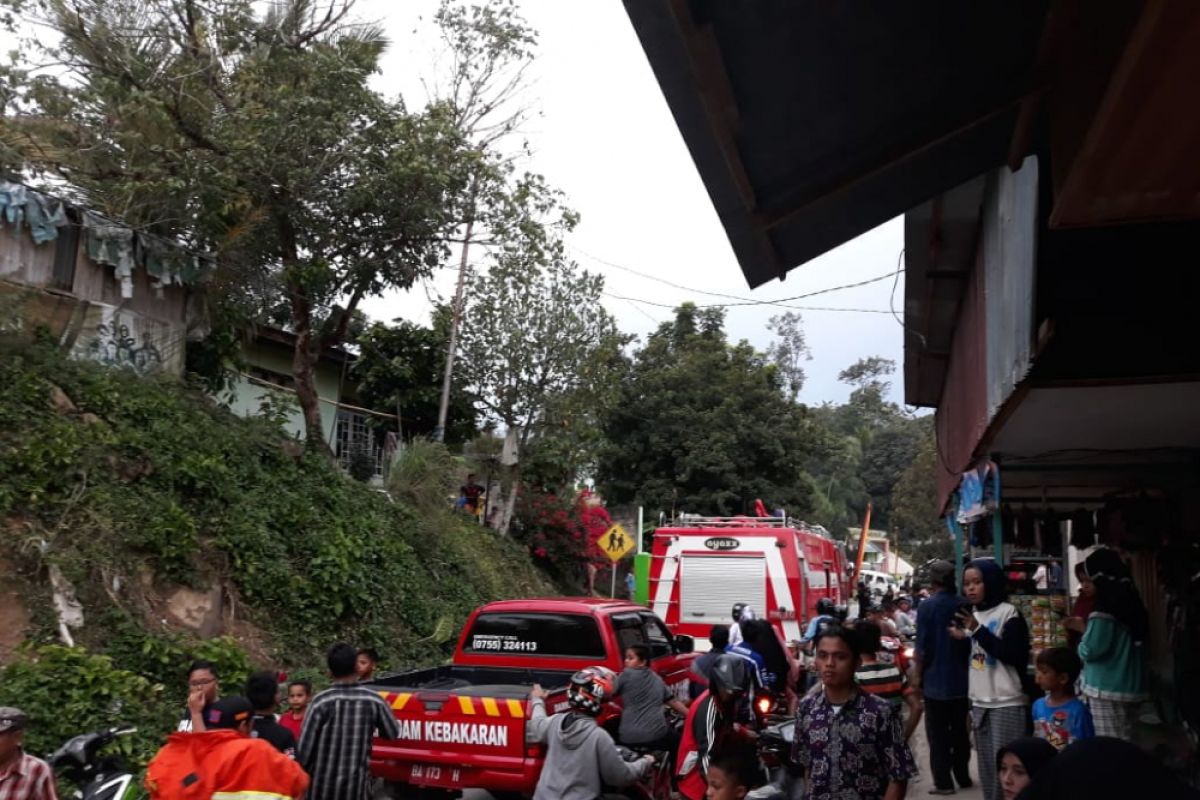 Api bakar dua kelas dan kantin MAN Koto Baru