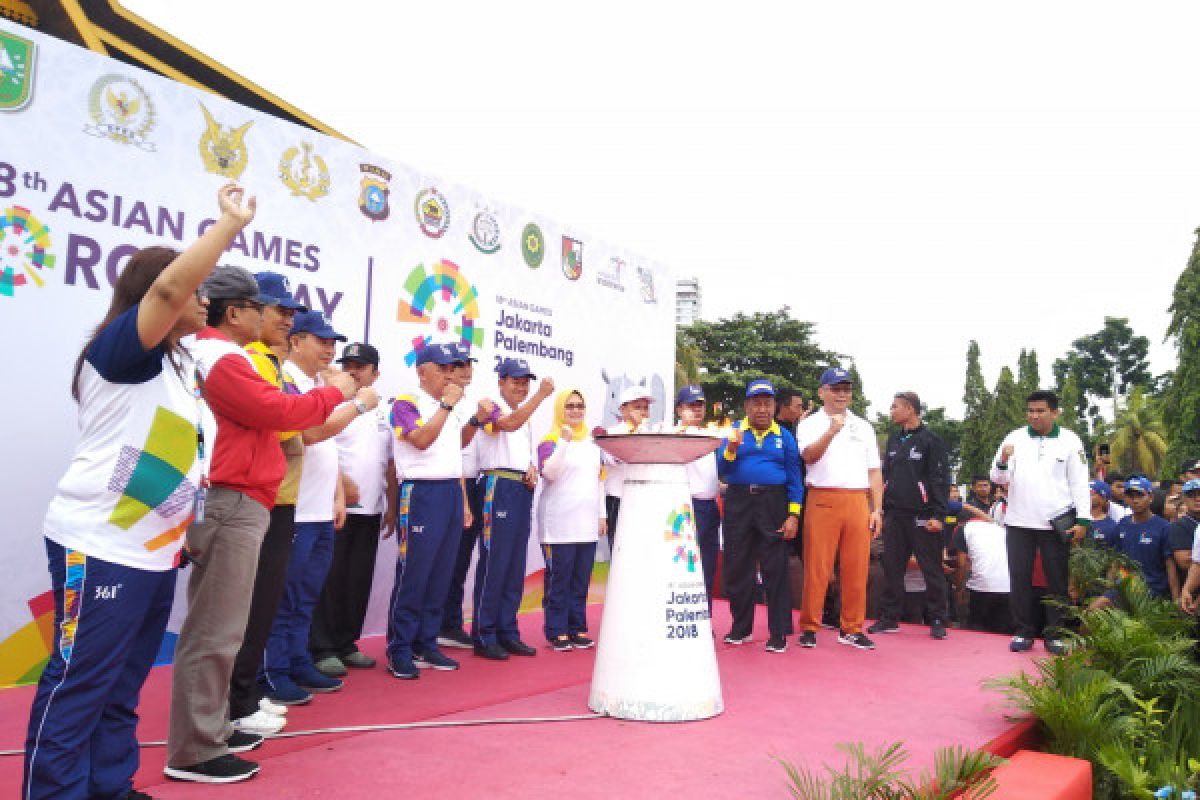 Kirab api obor Asian Games lalui Bukittinggi