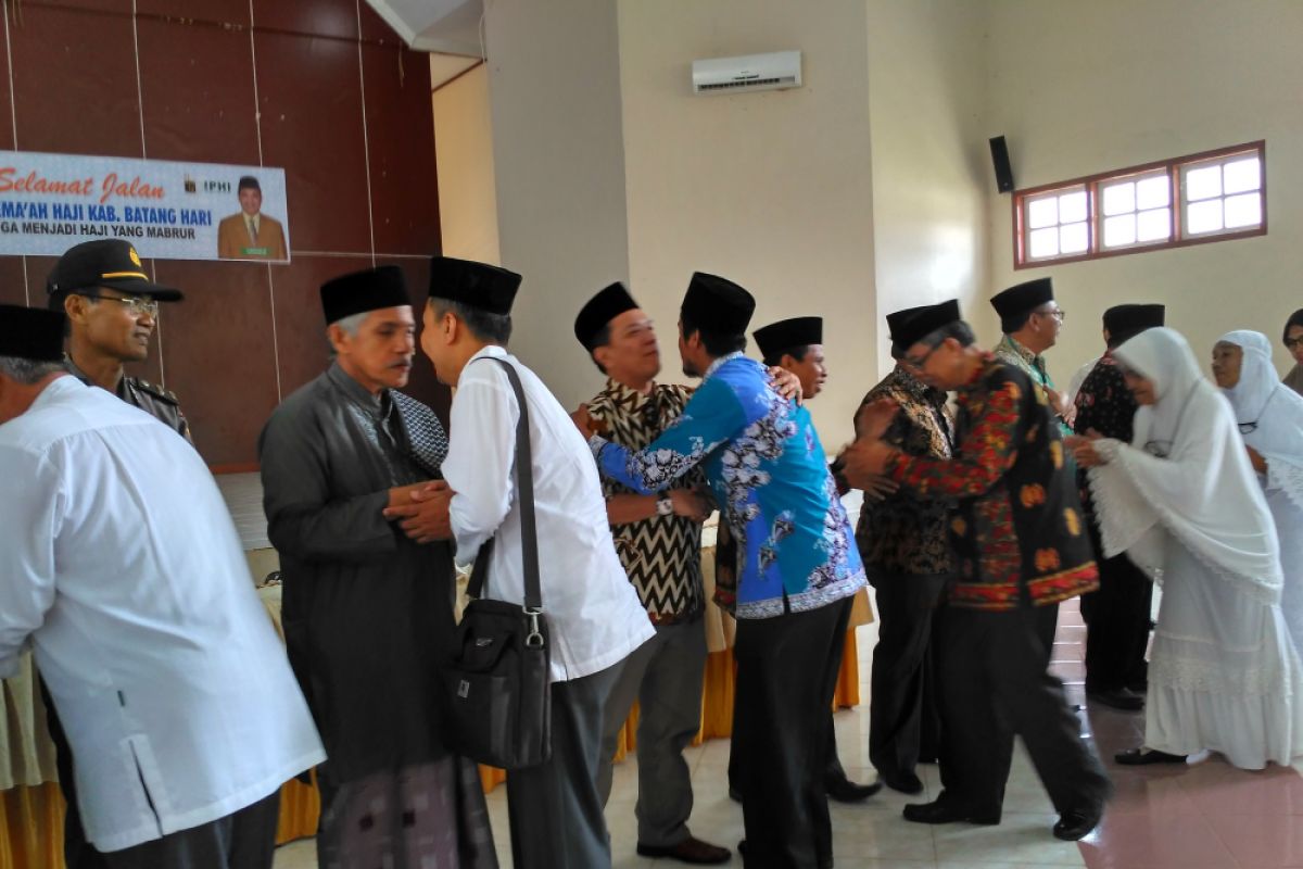 Syahirsah lepas jamaah calon haji Batanghari