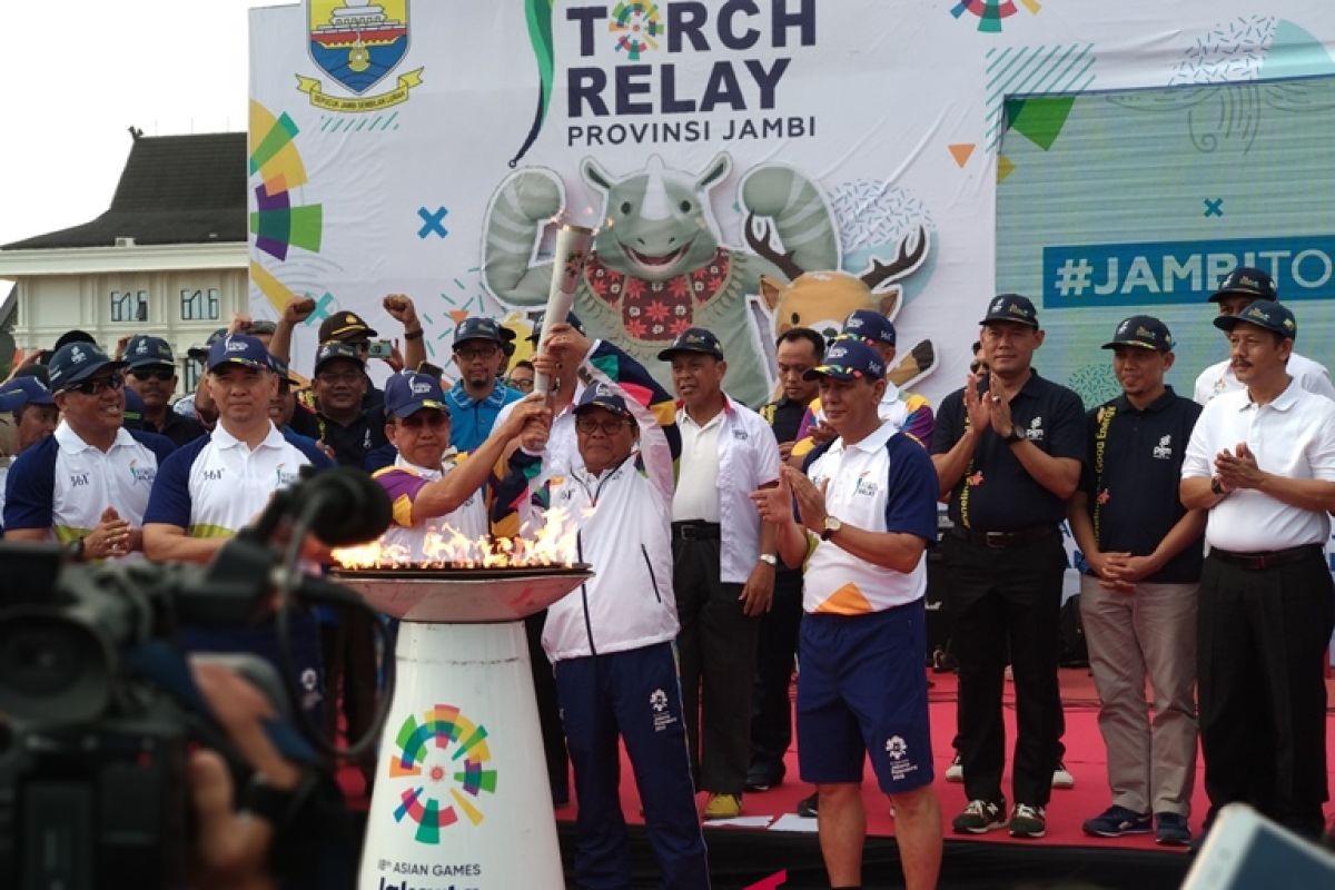 Foto-foto kemeriahan Kirab Obor Asian Games di Jambi