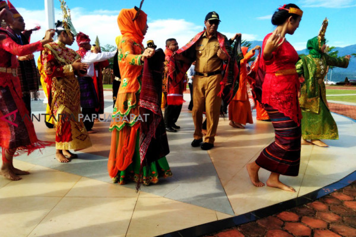 Kain Ulos penyambung budaya Sumut dan Papua