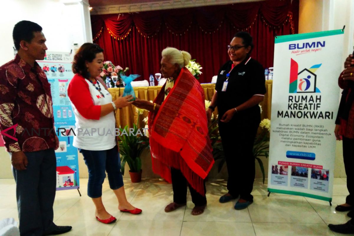Mama Kerewai berbagi pengalaman kepada peserta SMN Sumatera Utara