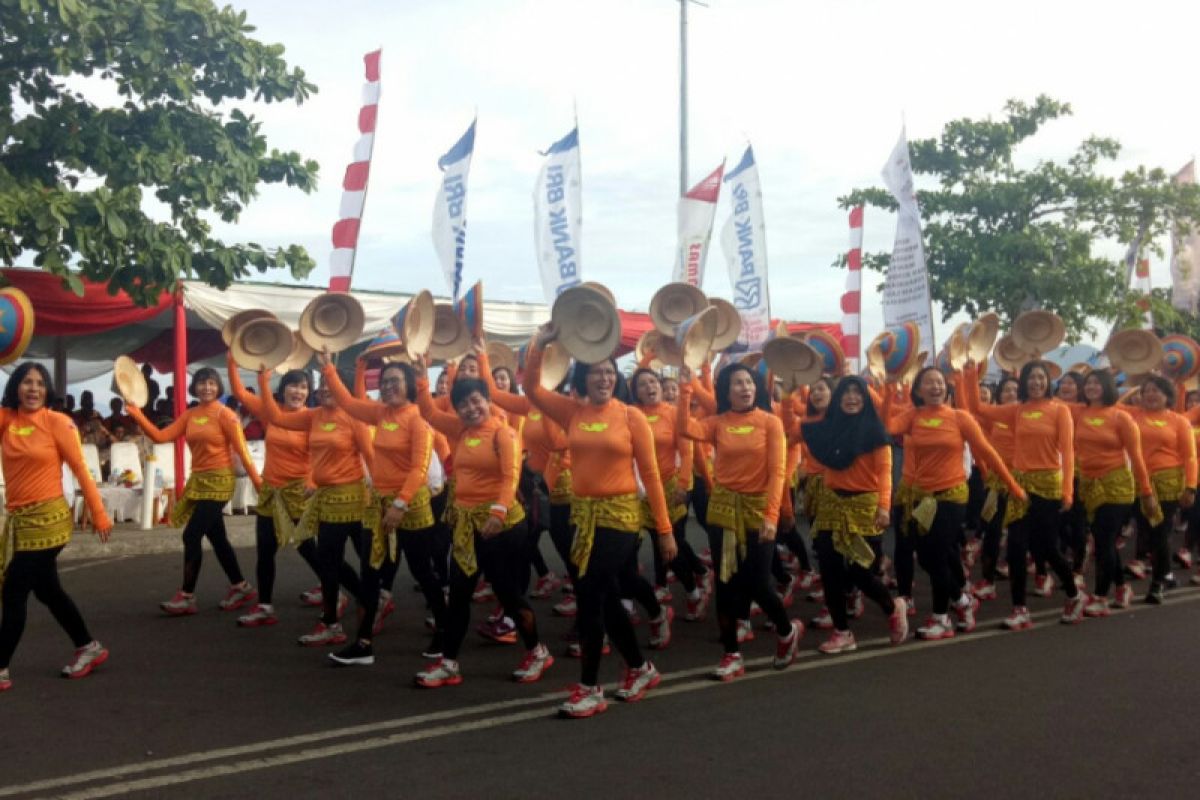 Warga Manado antusias sambut penyelaman massal wanita terbanyak