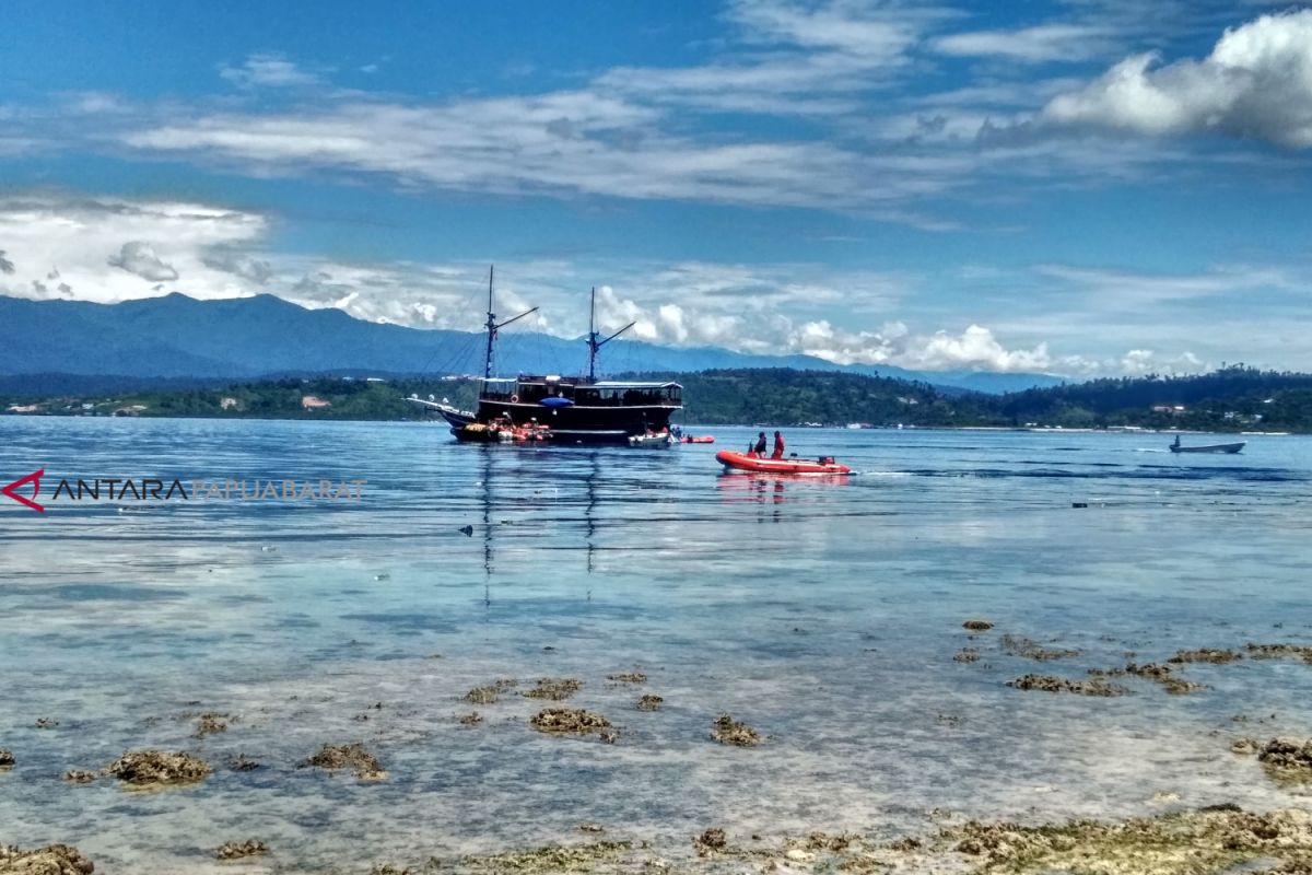 12 penyelam dikerahkan cari wisatawan Batam di Manokwari