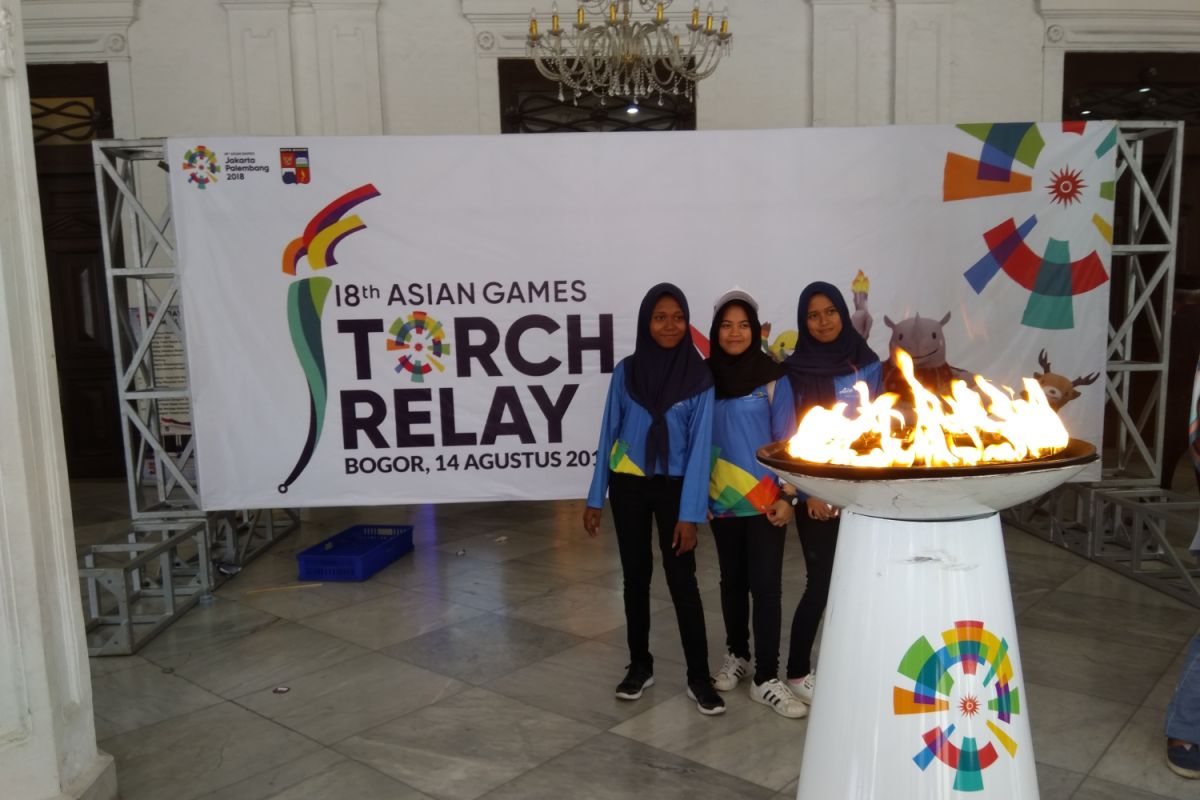 Warga Bogor antusias sambut obor Asian Games