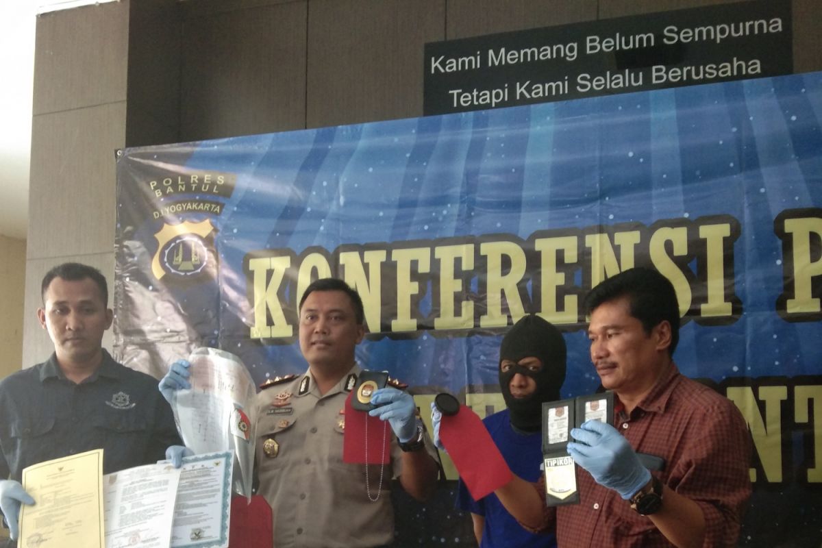 Penipu mengaku anggota KPK ditangkap polisi