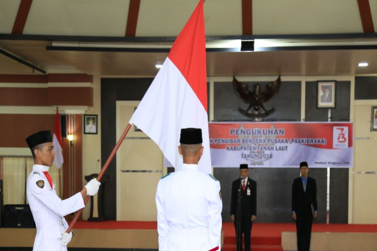 Penjabat Bupati kukuhkan anggota Paskibra Tanah Laut