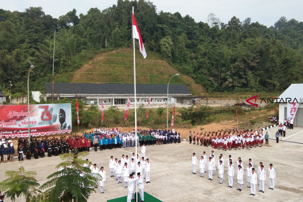 Upacara bendera di ujung batas negeri