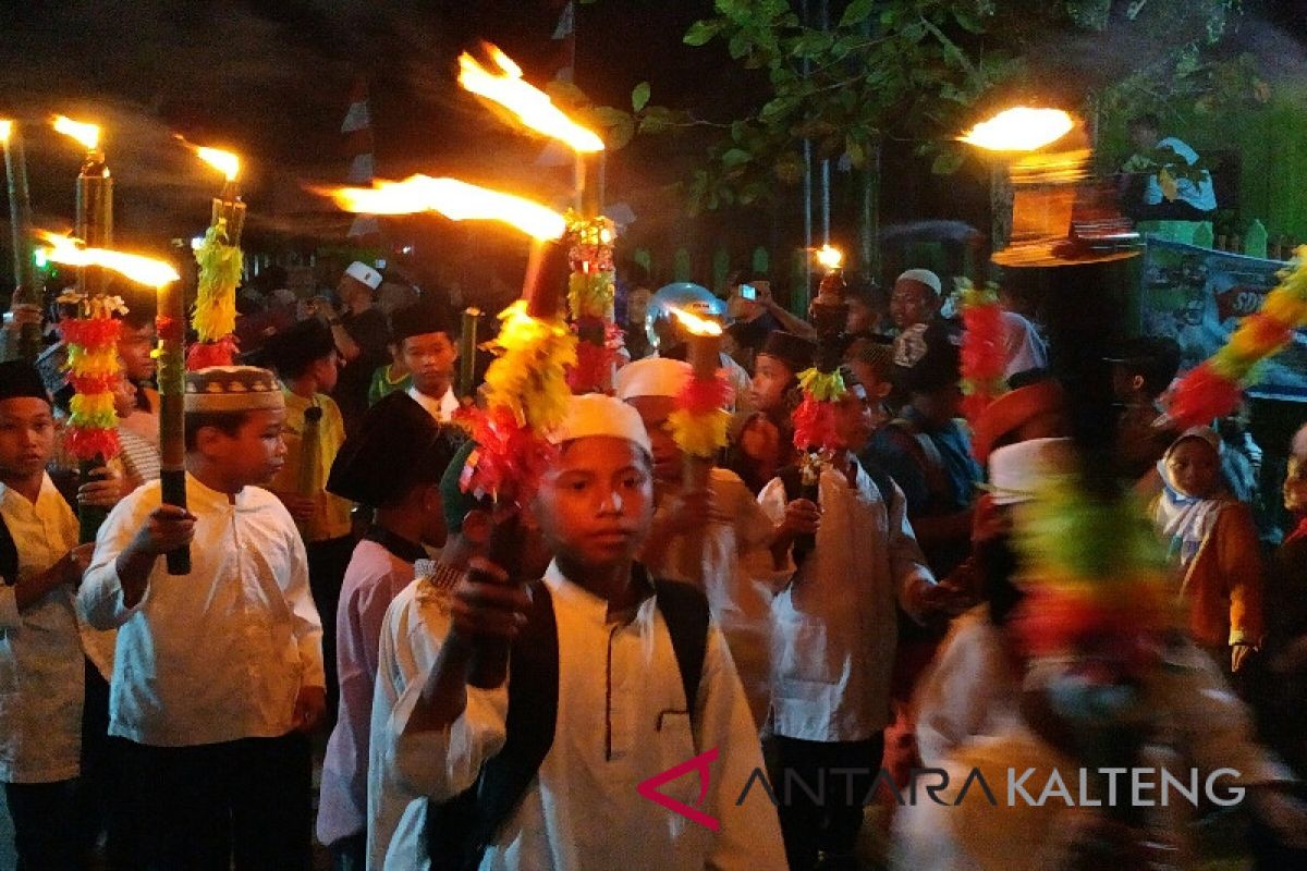 Pawai obor meriahkan malam Idul Adha di Sampit