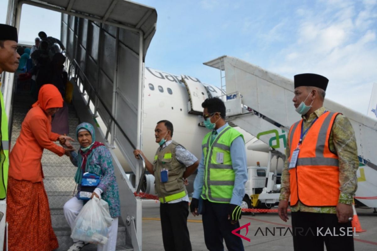 First South Kalimantan hajj pilgrim flight arrive home
