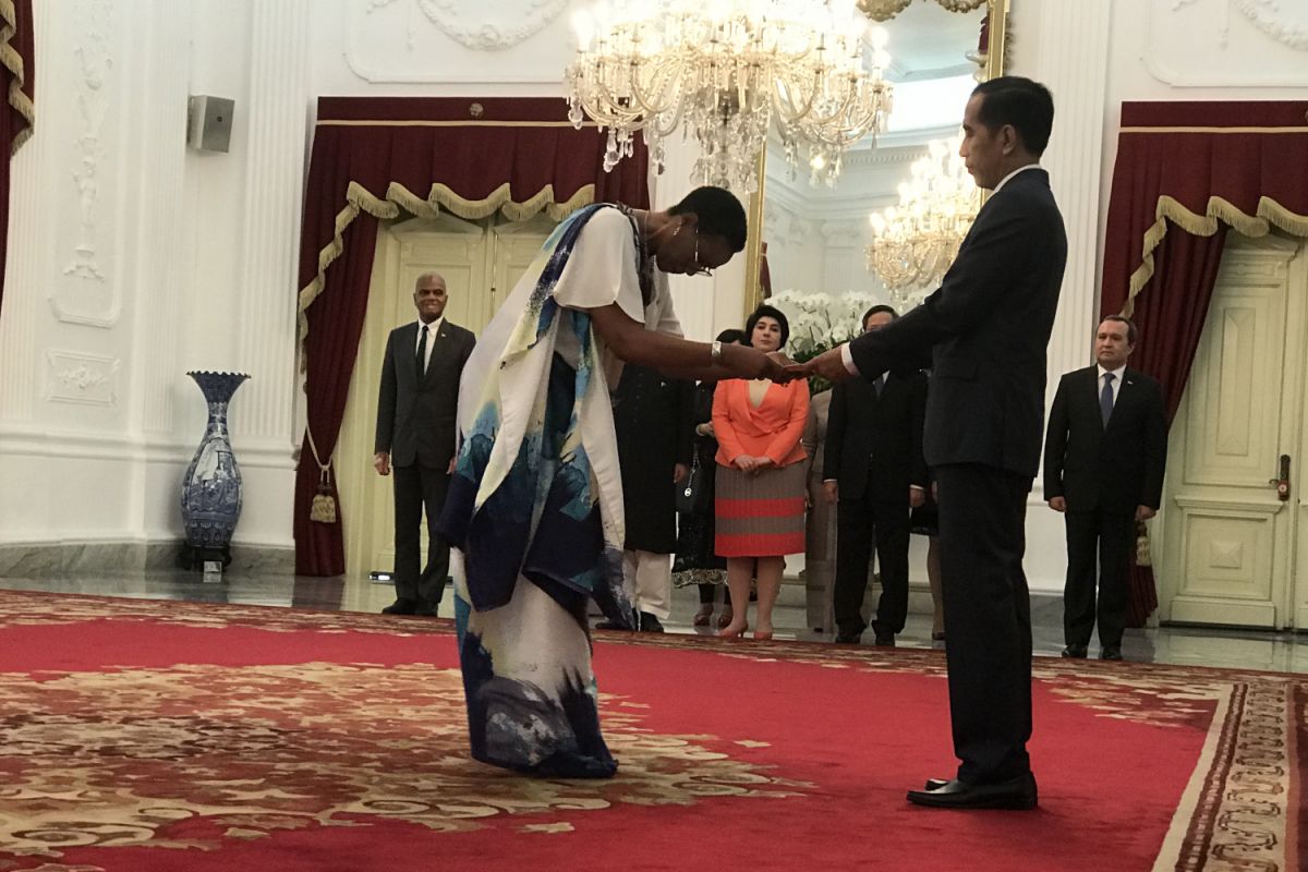 President receives credentials from eight ambassadors