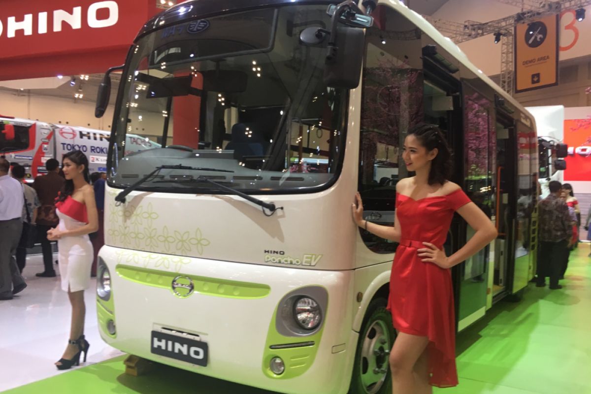 Hino pamer bus listrik di GIIAS