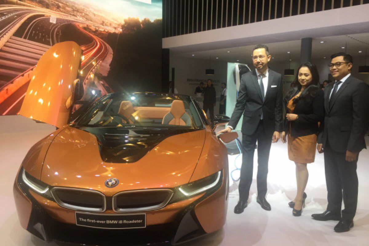 Mobil sport masa depan BMW i8 Roadster mejeng di GIIAS