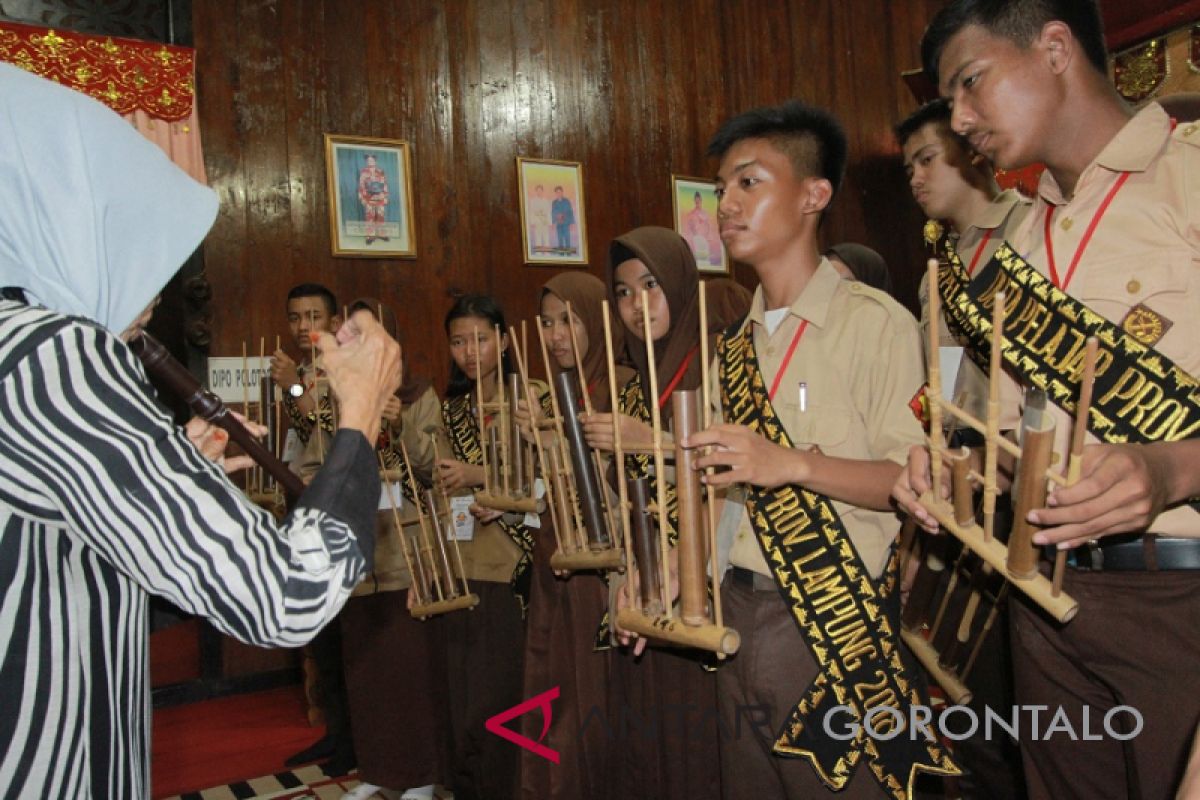 BUMN Hadir - SMN Belajar Musik Bambu di 
