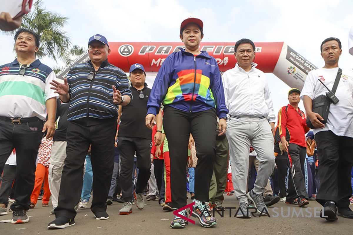 Menteri Puan jalan sehat bersama 15.000 pelajar Palembang