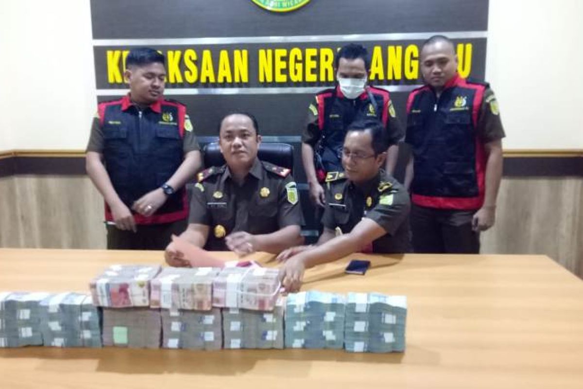 Tersangka korupsi titip uang Rp800 juta ke kejaksaan