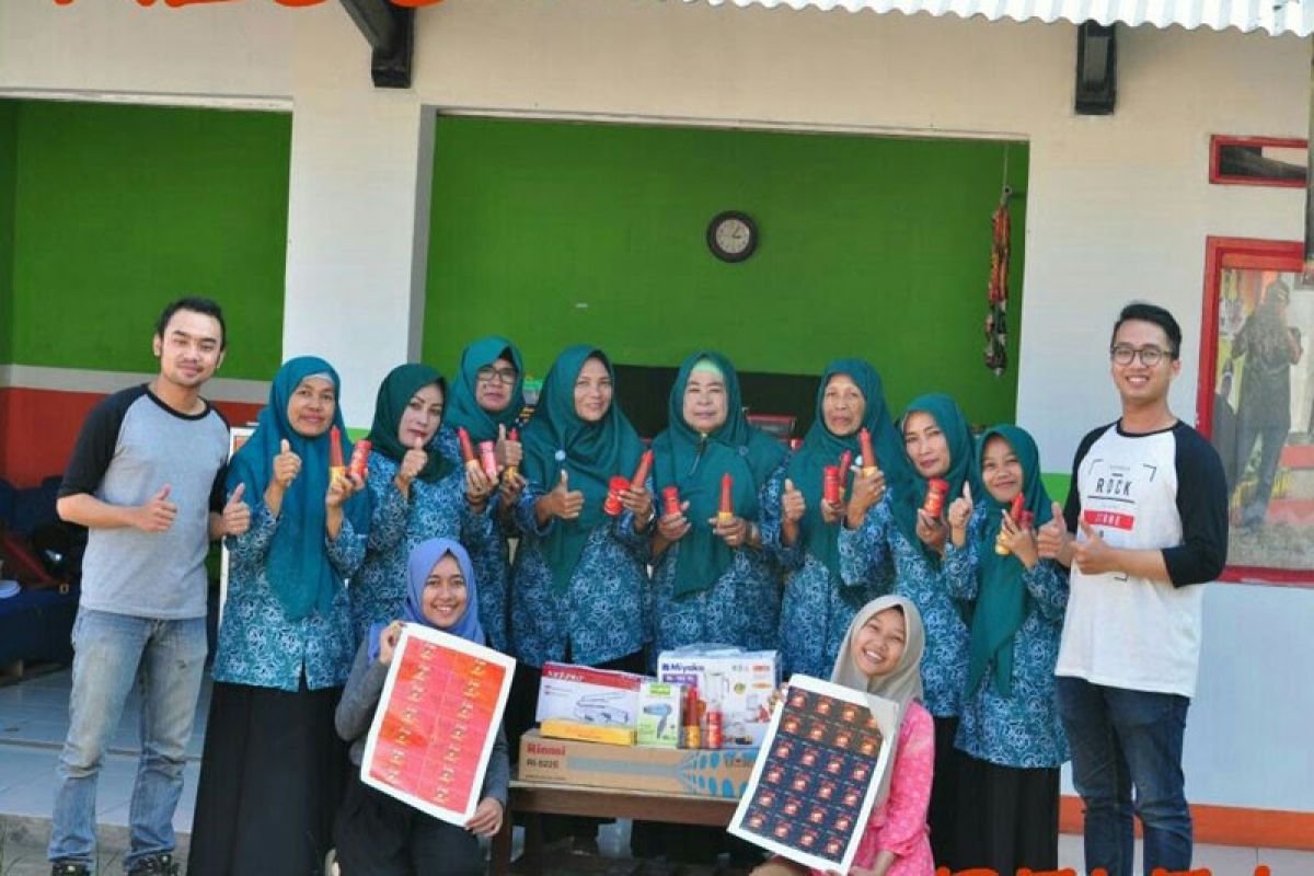 Mahasiswa IPB ajak kelompok wanita tani Sukabumi kembangkan ekonomi kreatif cabai dan tomat