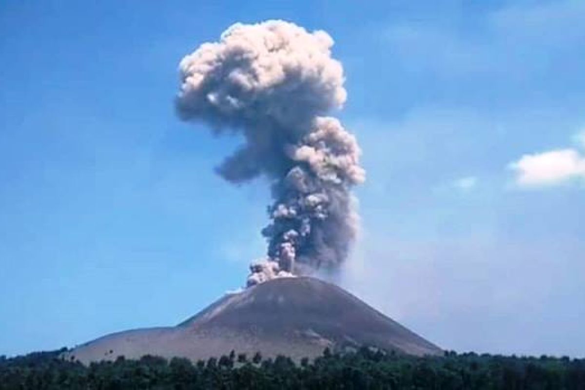 Gunung Anak Krakatau Aktif Level Waspada
