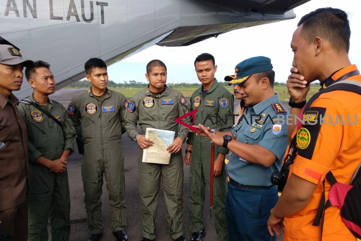 Lanal Bengkulu lanjutkan pencarian tiga nelayan tenggelam