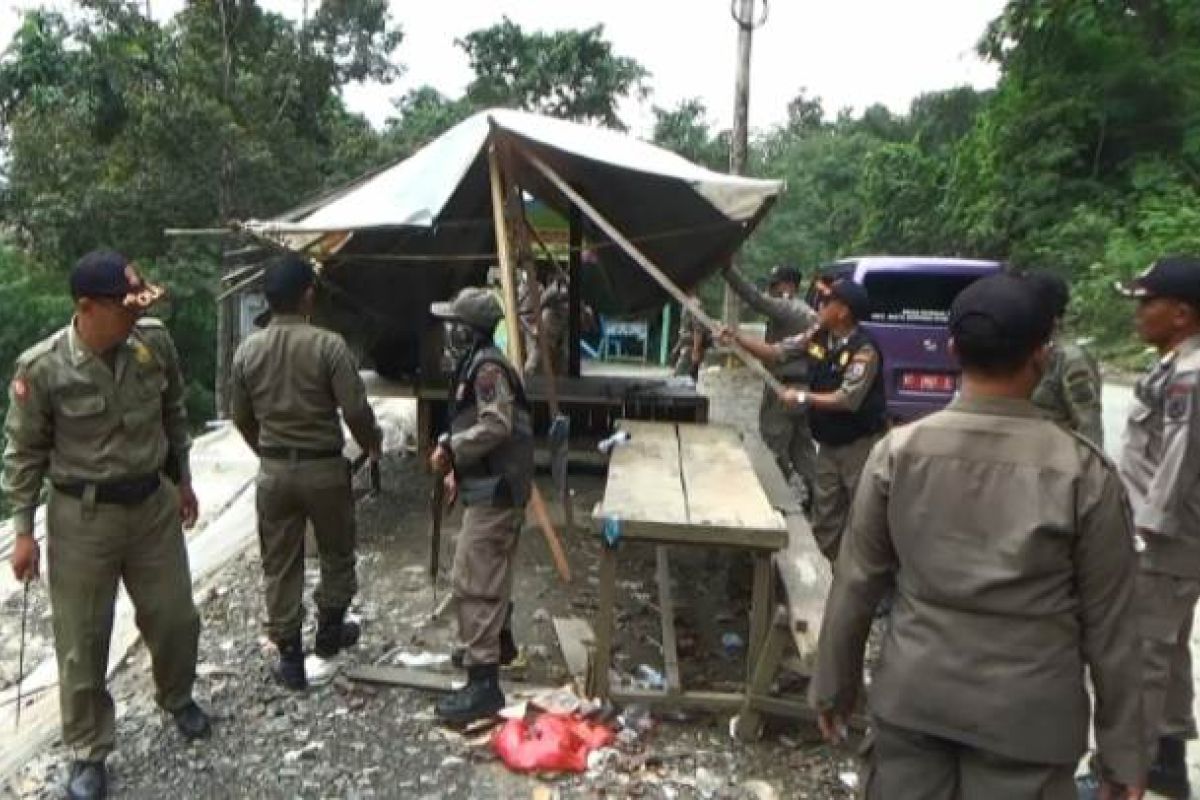 Satpol PP Paser bongkar lapak pedagang