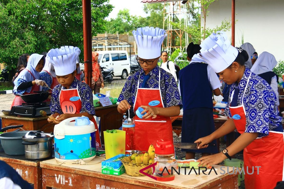 Kuliner ciri khas Tapteng diperlombakan