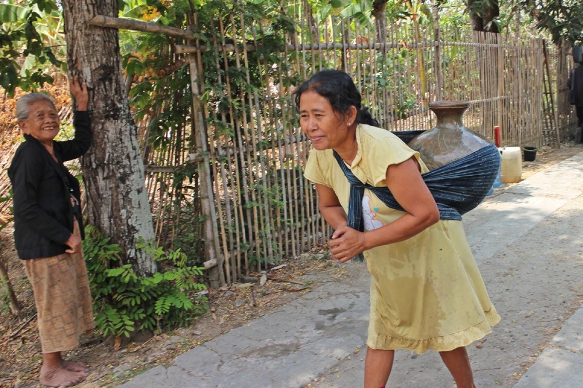 Warga Sragen harus ambil air bersih sejauh 2 km