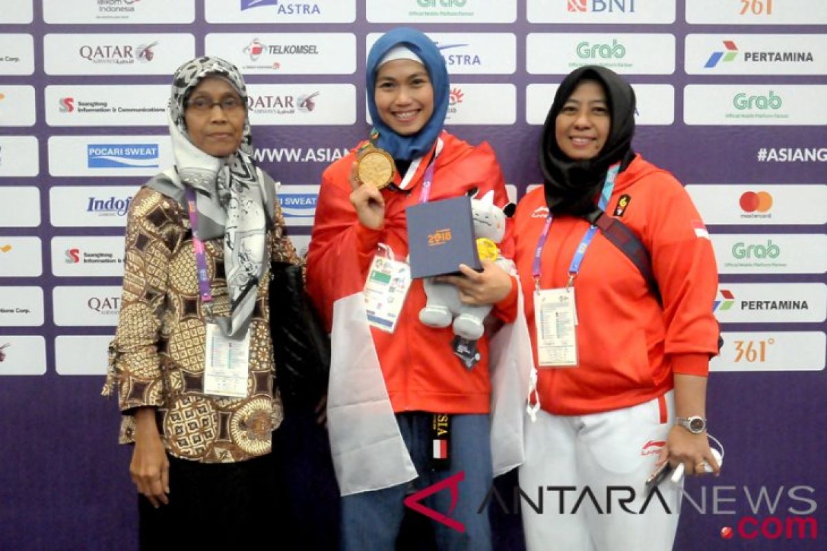 Tiga perempuan peraih tiga emas pertama untuk Indonesia