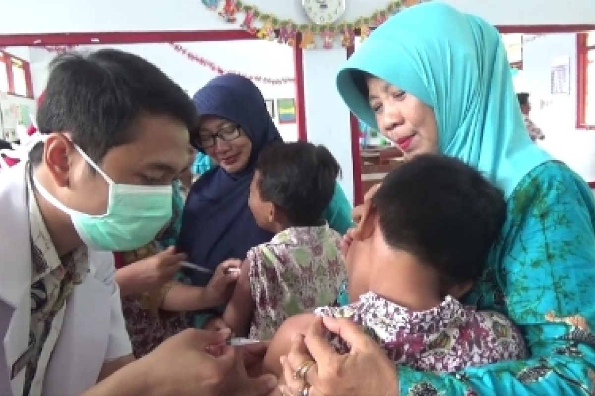 Pemberian Vaksin Difteri di Madiun Sasar 163.489 Anak