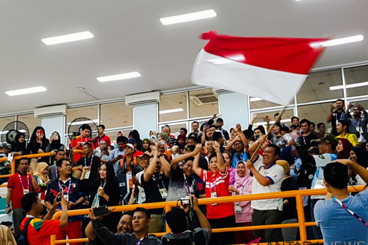 Dukung Anang, suporter Indonesia padati arena menembak