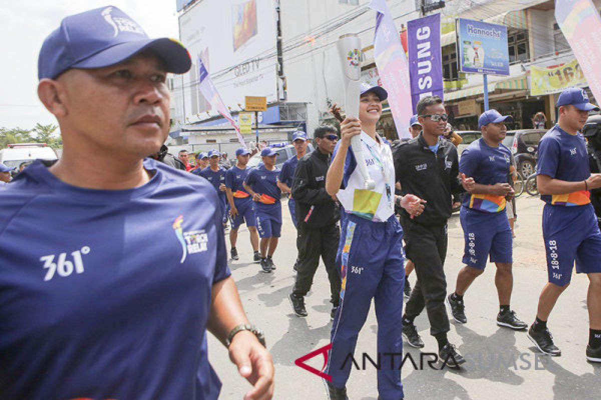 Mikha Tambayong bawa obor Asian Games di Palembang
