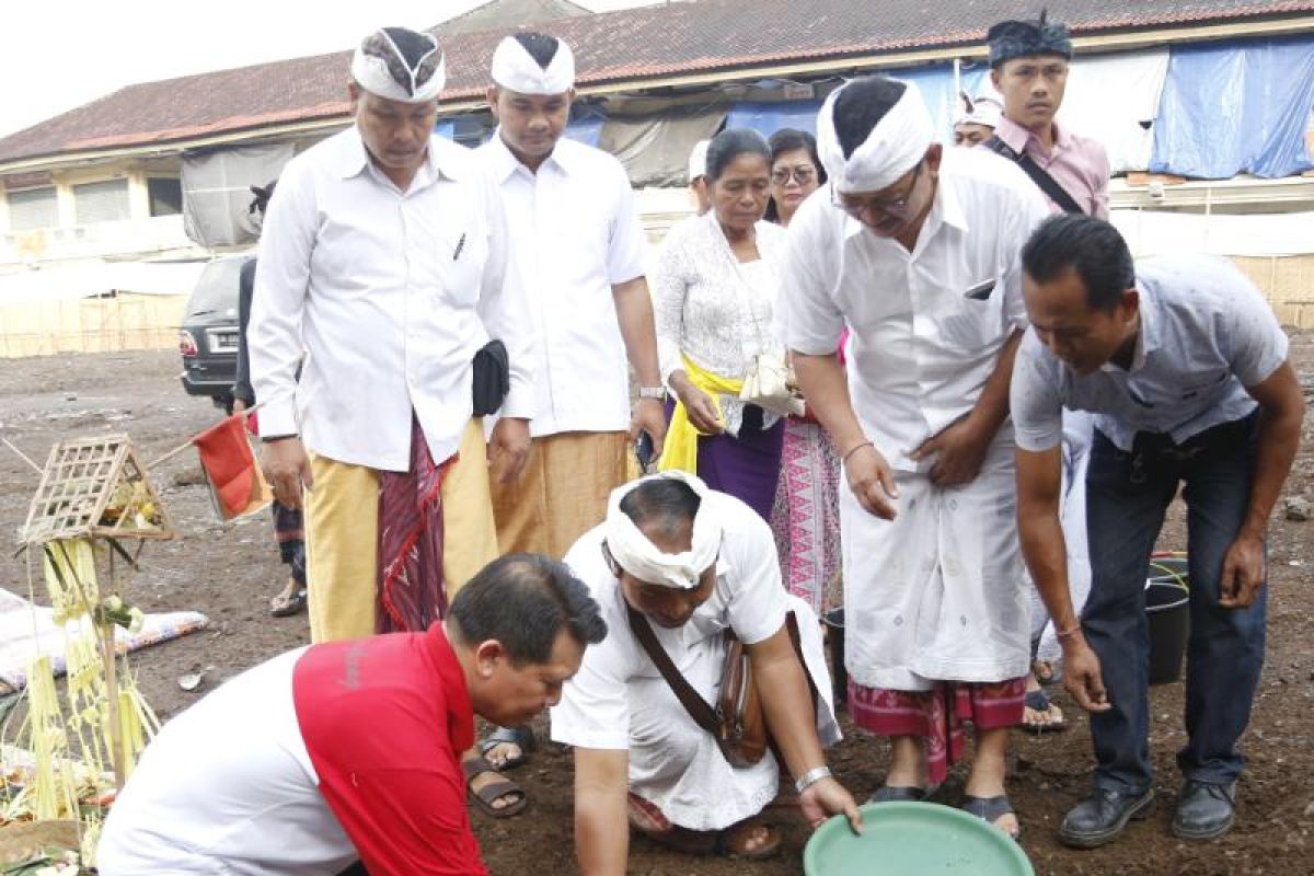 Klungkung bangun pasar tradisional konsep modern