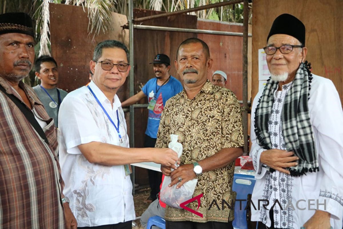 Arun Gas bagikan hewan kurban di Lhokseumawe