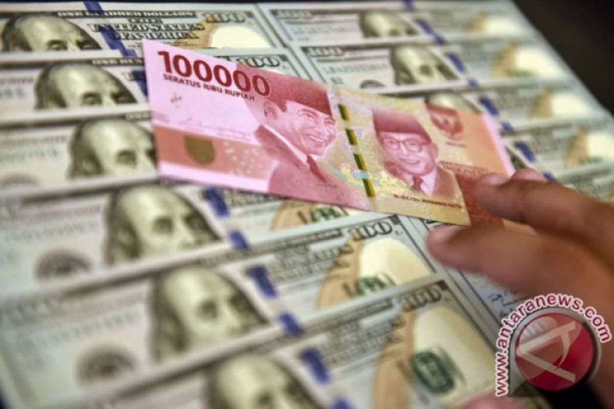 Kurs rupiah menguat 35 poin, kembali di atas Rp14.100