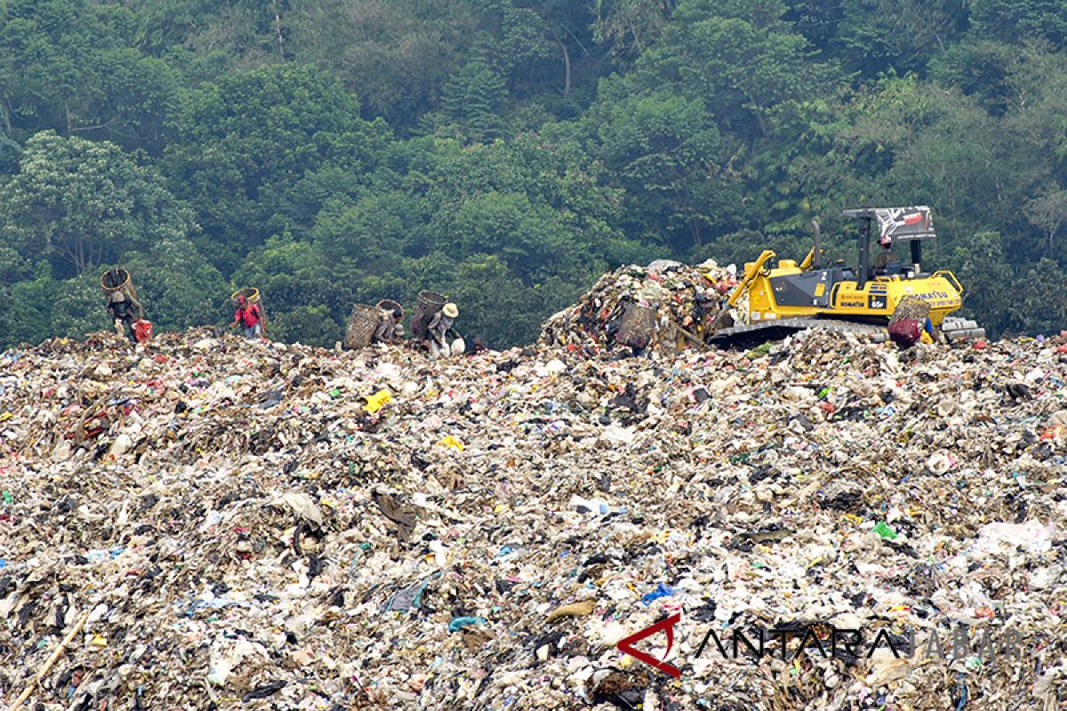 Bogor approves foreign investment to construct plastic-to-oil facility