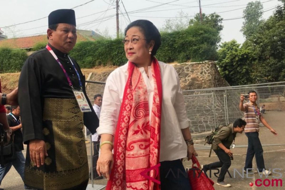 Jusuf Kalla - Megawati - Prabowo duduk berdampingan saksikan final pencak silat