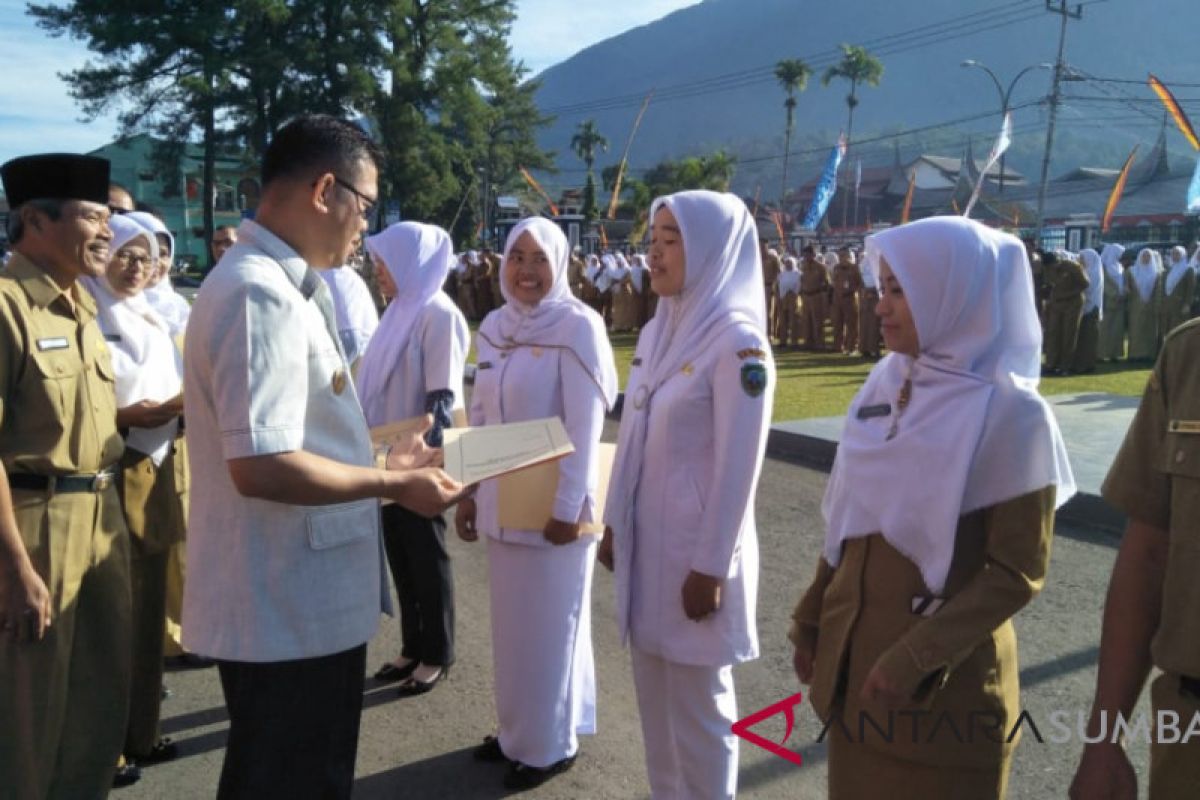 182 CPNS tenaga kesehatan dan penyuluh terima SK, di Pasaman