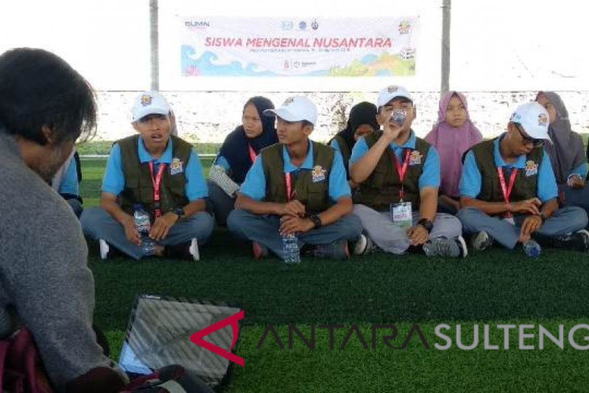 Peserta SMN bedah buku 'Cerita Nusantara Kami' di Lanal Palu