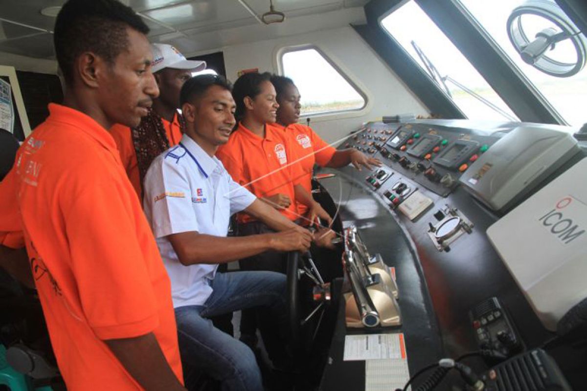 SMN Papua belajar mengemudi kapal di Sabang