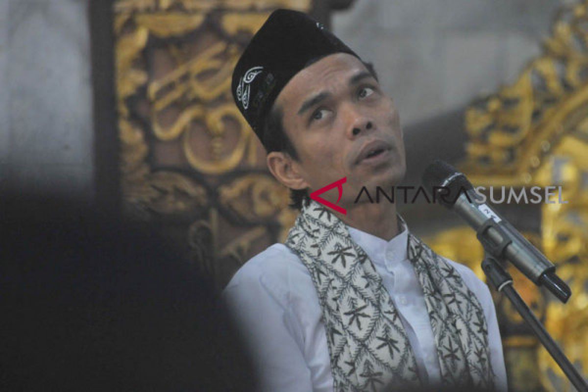 Ustad Somad pimpin doa korban gempa