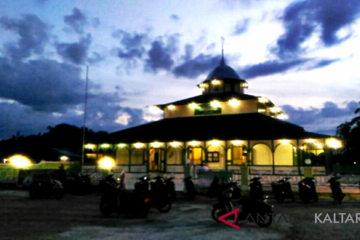 Suasana Idul Adha Masjid Sultan Kasimuddin