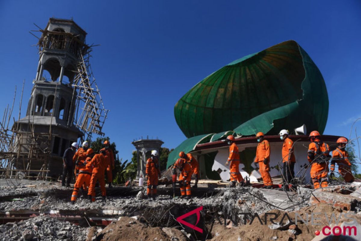 Relawan ACT dengar suara batuk korban gempa yang terjebak runtuhan masjid