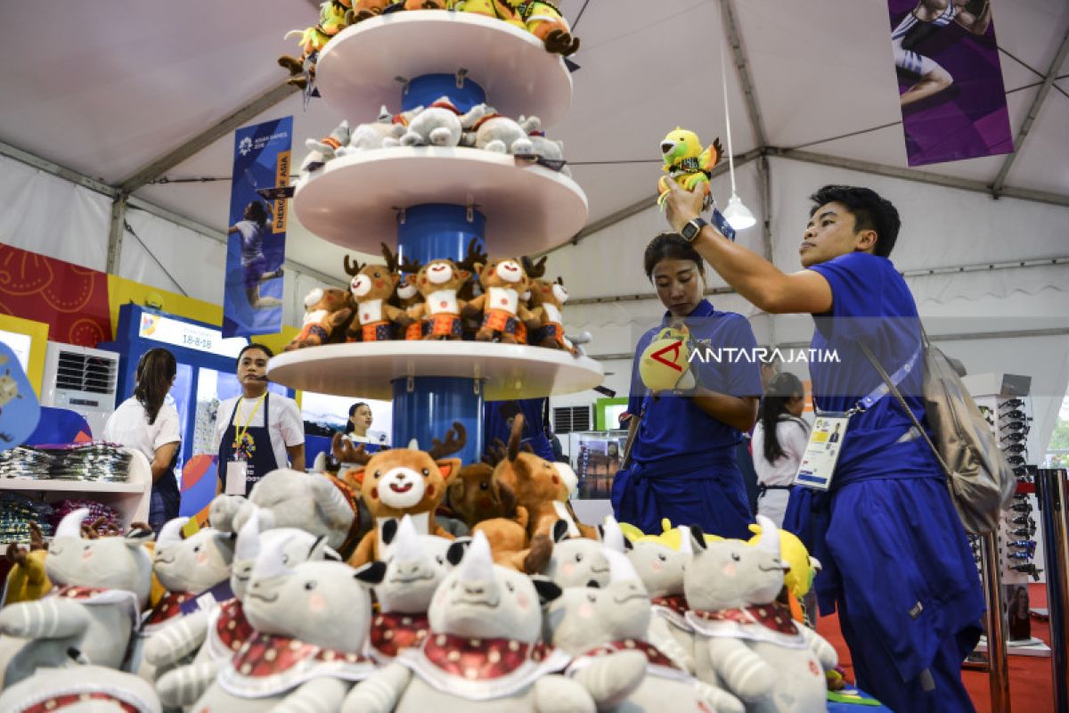 Asian Games - Pengunjung Jakabaring Berburu Boneka Maskot