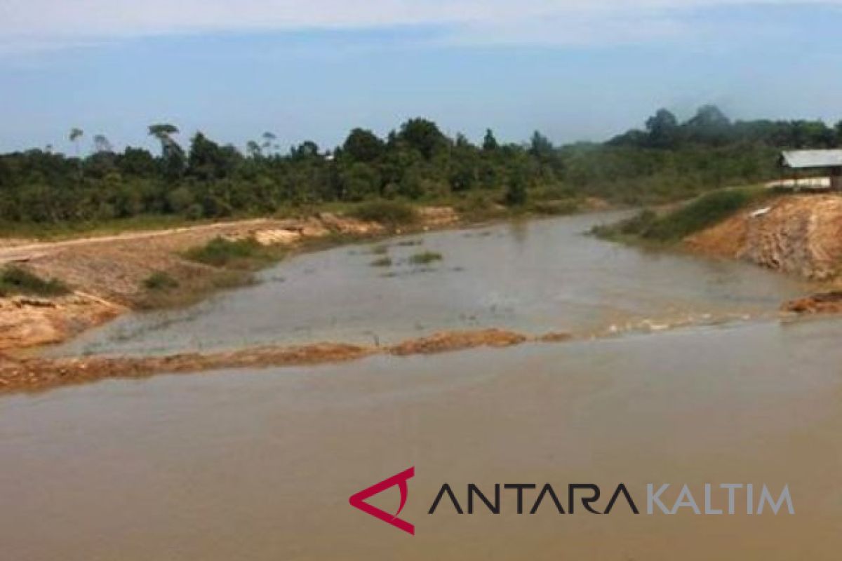 Pengerjaan pengerukan Sungai Lawe-Lawe Penajam dihentikan