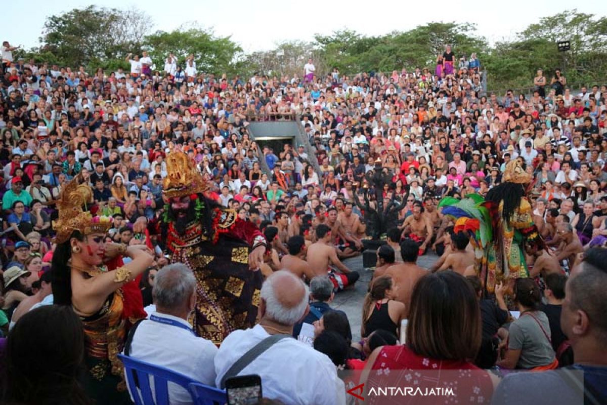 Pilihlah Tempat Strategis Menonton Tari Kecak di Uluwatu (Video)