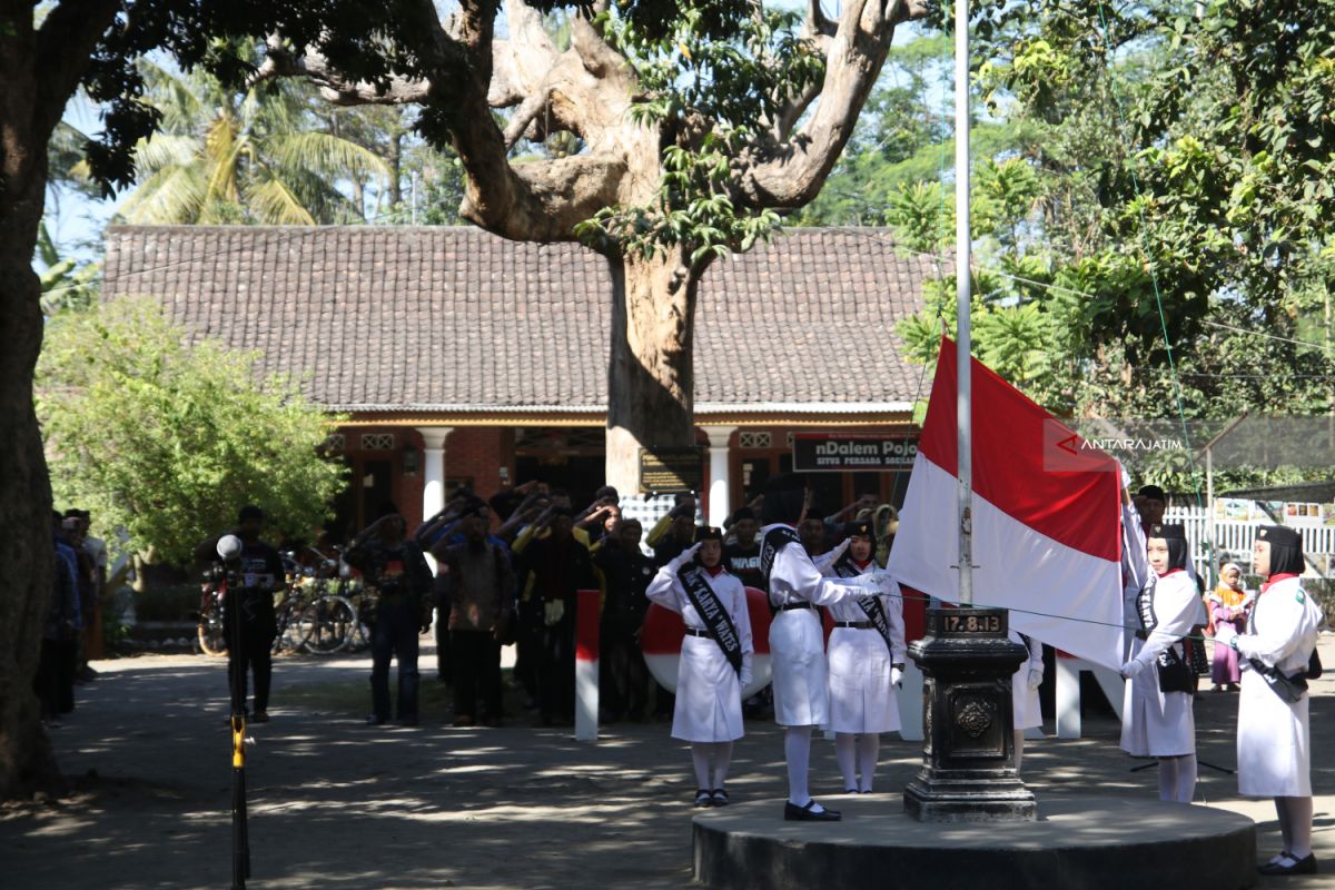 Upacara Bendera Situs Persada Soekarno