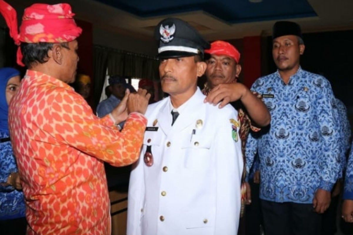 Hidayat lantik pejabat, Sahdin jadi Lurah Lolu Selatan