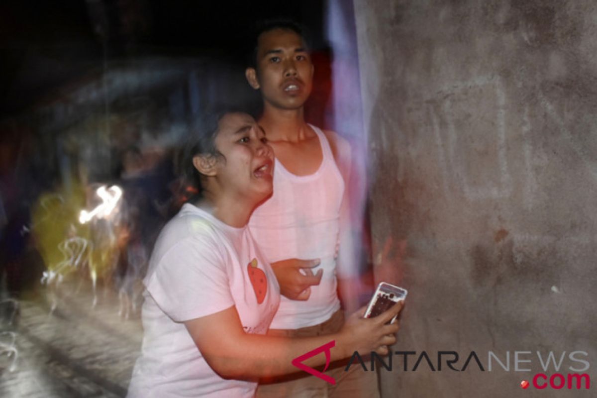 Warga Berlarian Saat Gempa 7 SR Kembali Guncang Lombok