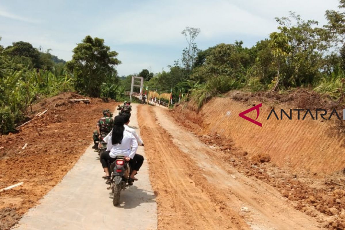 Bupati Landak minta pemdes tingkatkan infrastruktur