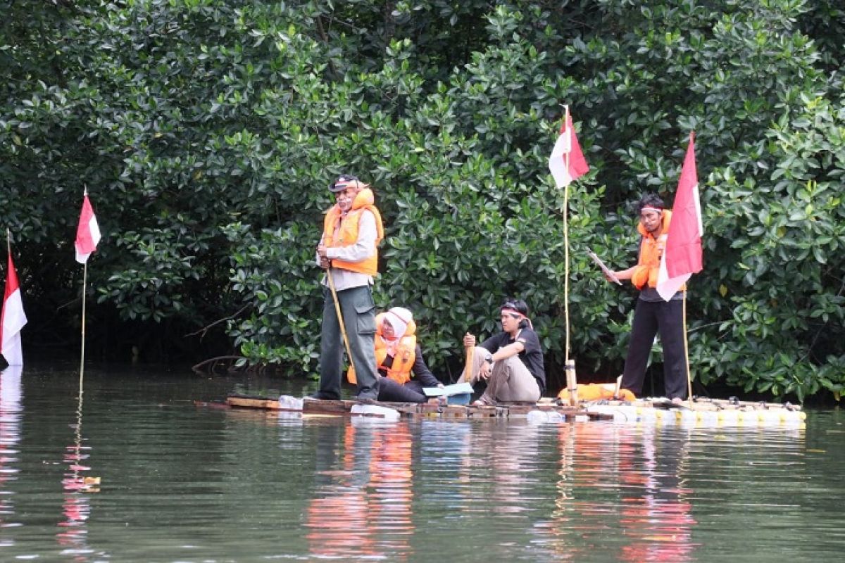 FKJ gelar upacara Hari Kemerdekaan RI di hutan bakau